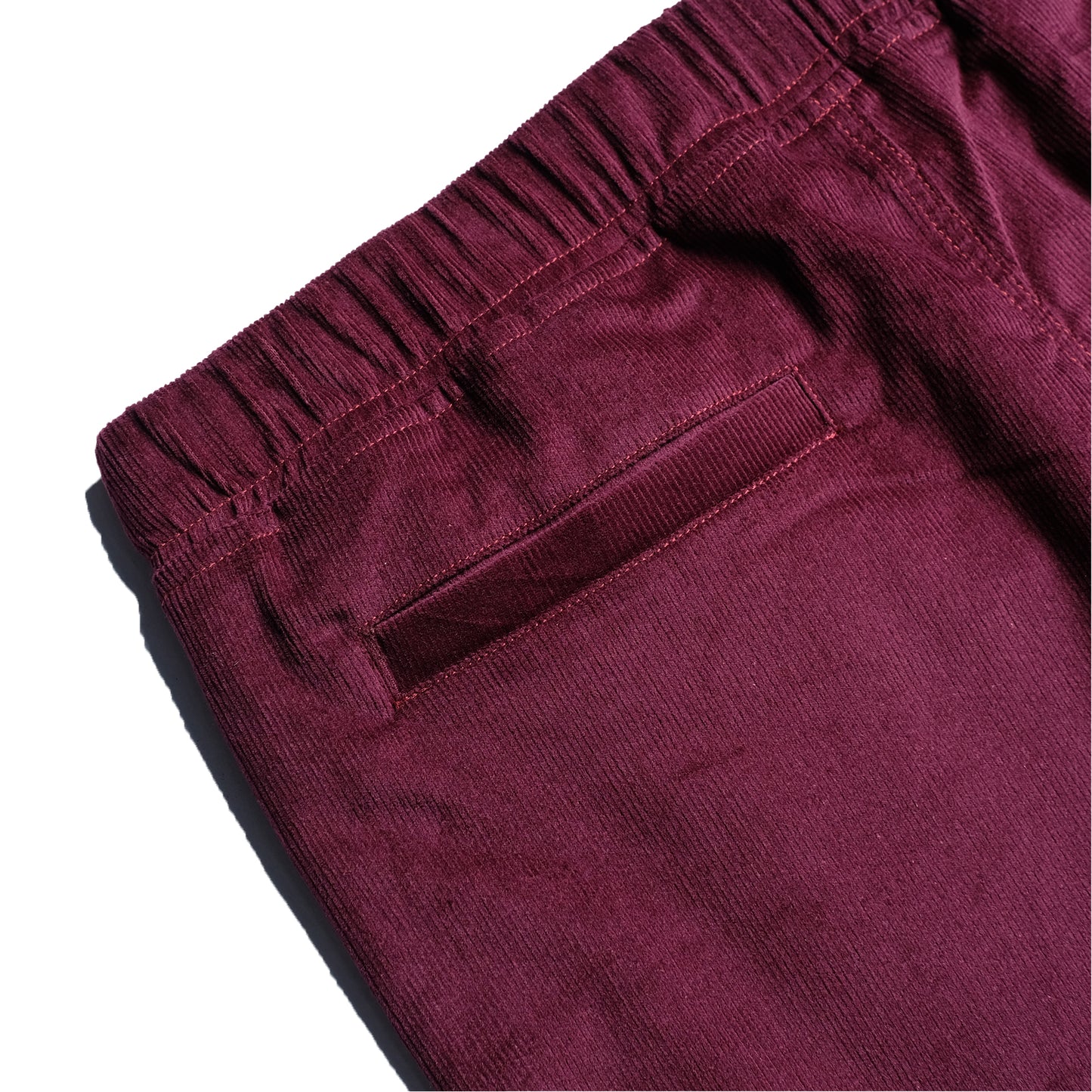 Q LOGO RED MAROON SHORTS