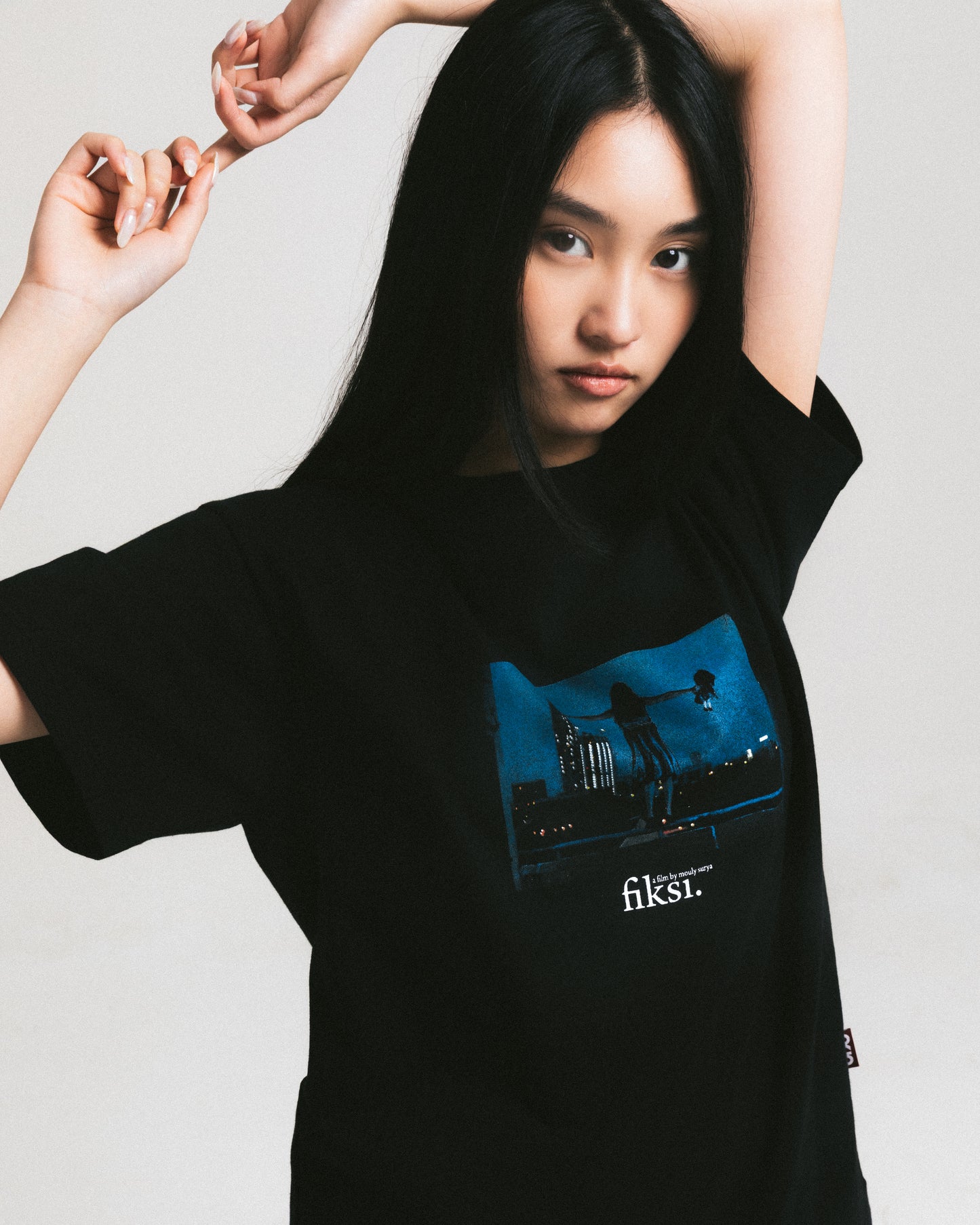 MOULY SURYA - FIKSI TEE